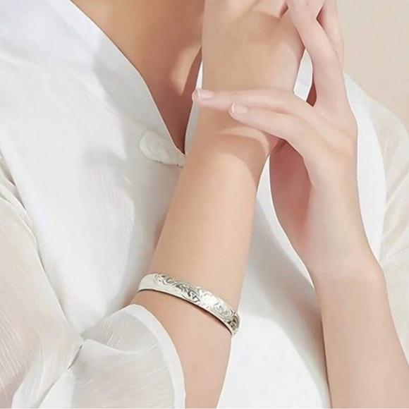 ANOUSHA STATEMENT BRACELET - Picture 5 of 13